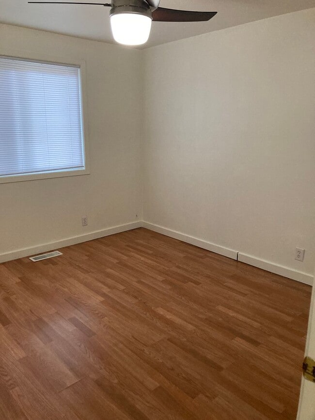 Building Photo - Cozy 4-Bedroom 1.5 Bath Gem with Fenced Ya...