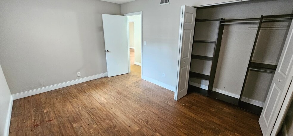 Building Photo - 3400 Foxcroft Rd