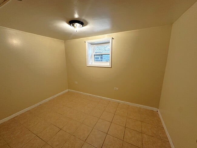 Building Photo - 4431 S Sacramento Ave