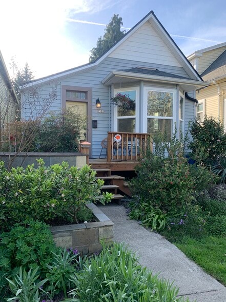 Front View - 3521 NE 8th Ave