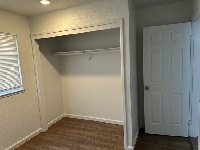 Building Photo - Modesto 2 Bedroom 1 Bathroom Town Home