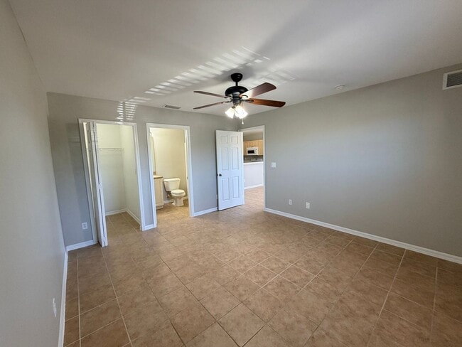 Building Photo - 3 bedrooms and 2 baths! FRESHLY RENOVATED!