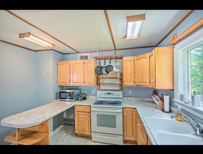 Building Photo - 757 Norway Dr