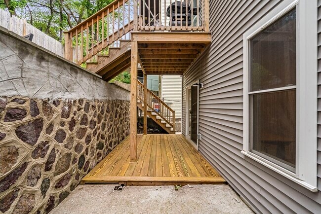 Building Photo - 50 Cottage St