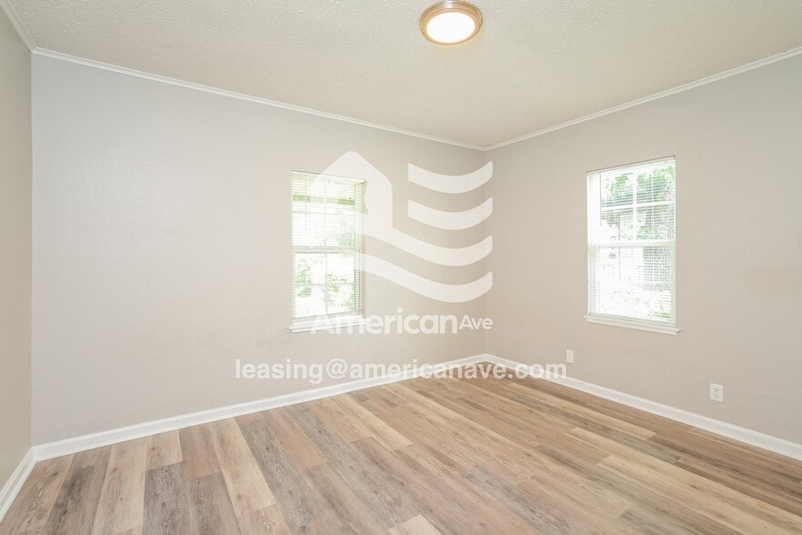 Building Photo - 4923 E Easton St