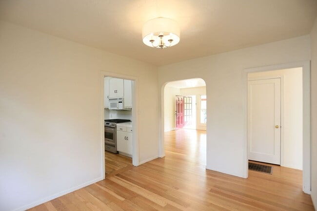 Building Photo - Charming single-story 2BR/1BA home in Mill Valley, Back yard, Storage, Front Porch (11 Alta Vista...