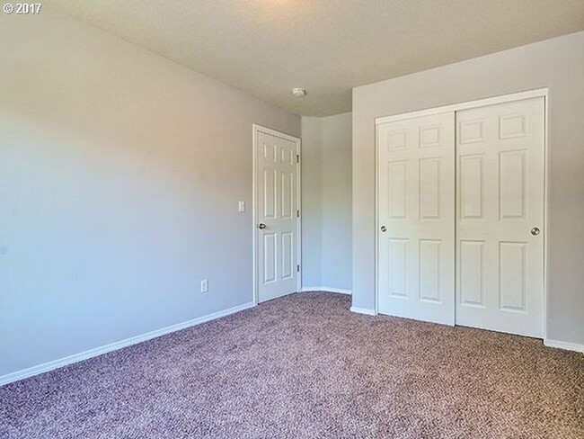 Building Photo - Beautiful 4 bedroom/2.5 bath Home in Newberg