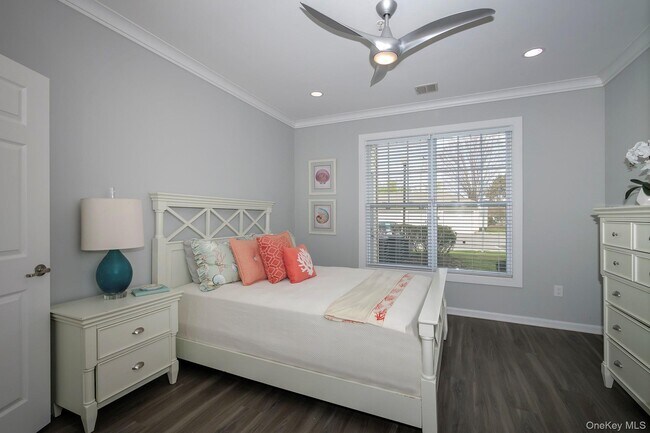 Building Photo - 422 Charles Pond Dr