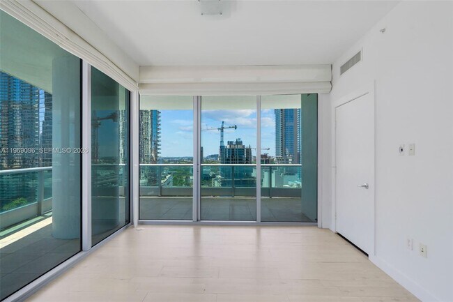 Building Photo - 900 Biscayne Blvd