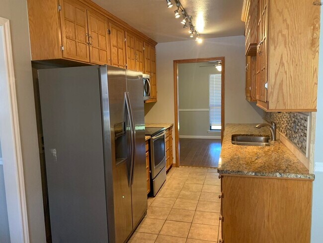 Building Photo - 2902 McNiel Ave