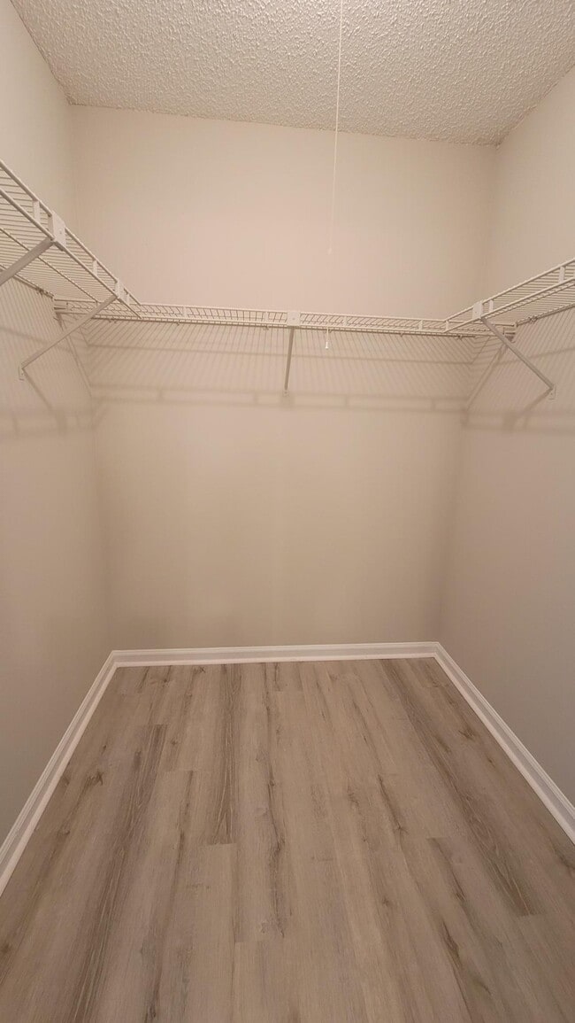 Building Photo - 3947 LAURELWOOD Dr