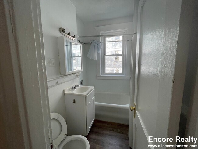 Building Photo - 1163 Boylston St