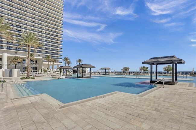 Building Photo - 1830 S Ocean Dr