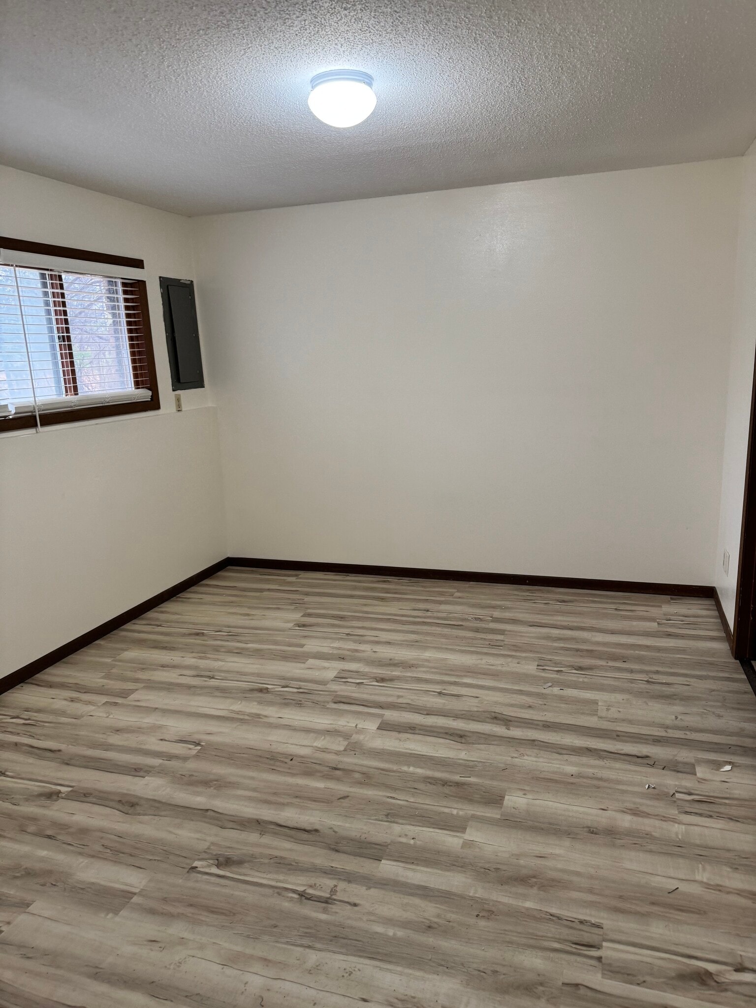 Building Photo - 906 Shady Ln