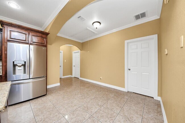 Building Photo - 11643 Antoine Dr