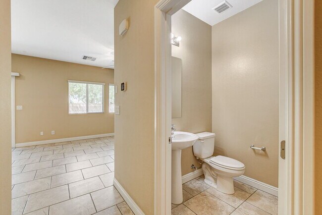 Building Photo - 1074 Fish Pond Ave