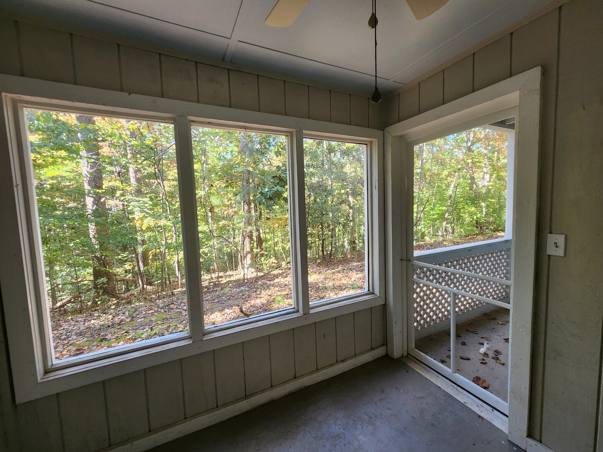 Building Photo - 4000 Riverlook Pky SE