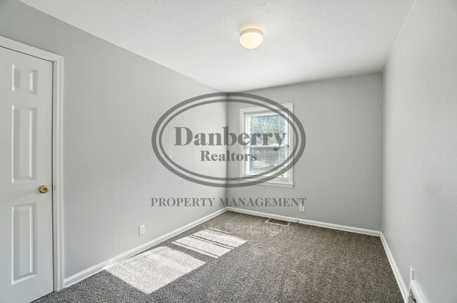 Building Photo - 1126 Searles Rd