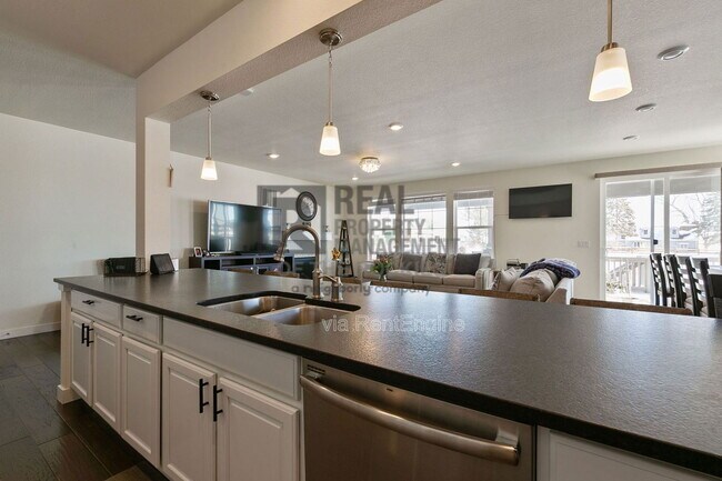 Building Photo - 2888 Fractus St