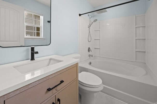 Building Photo - 16 Ristona Dr