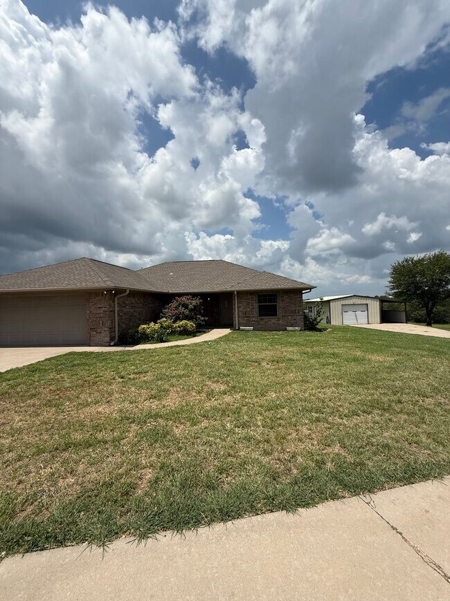 Primary Photo - Water Included 4 Acres + METAL SHOP + Hors...