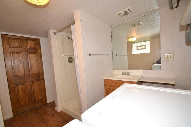 Building Photo - 567 Cross Ct