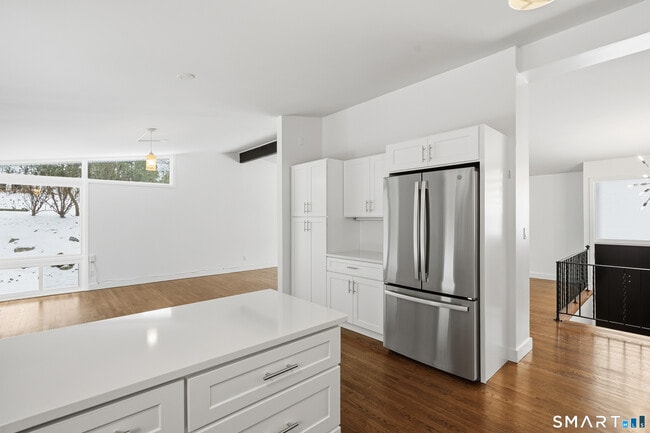 Building Photo - 4 Split Timber Pl