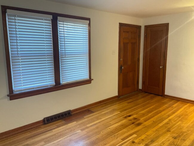 Building Photo - 207 W Hwy 50