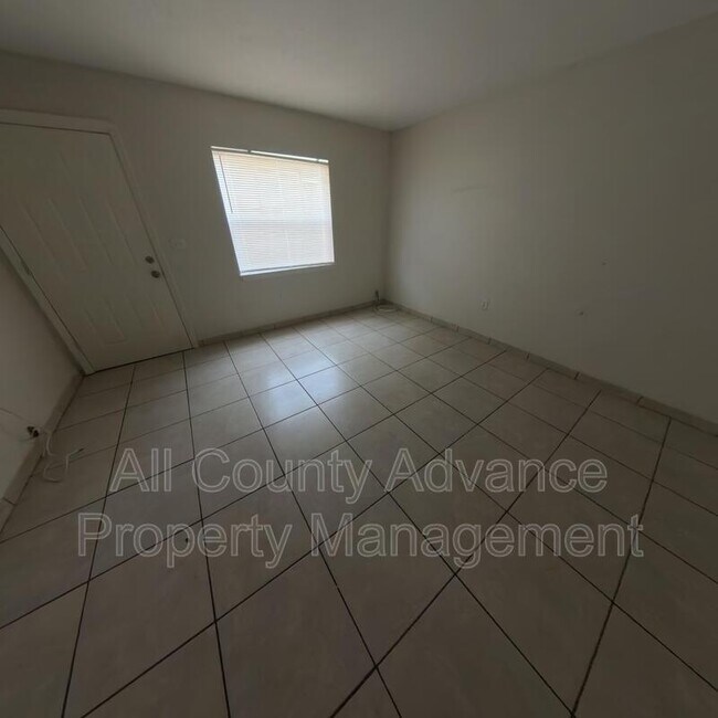 Building Photo - 4909 E Temple Heights Rd