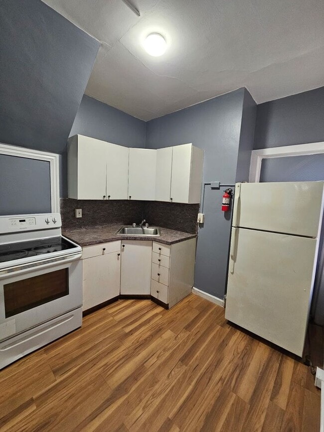 Building Photo - 138 N 8th St