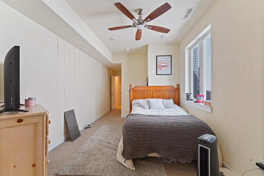 Building Photo - 1945 N Gratz St