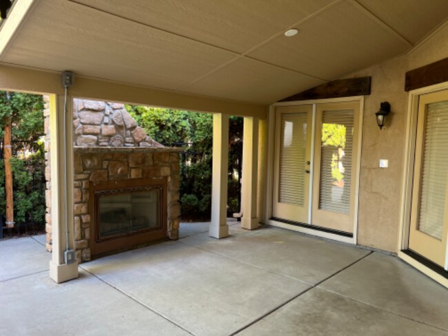 Building Photo - 61 S Grandean Way