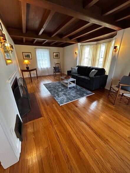 Livingroom - 6 Albany St