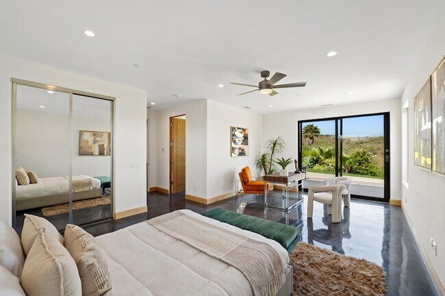 Building Photo - 5572 Rainier St