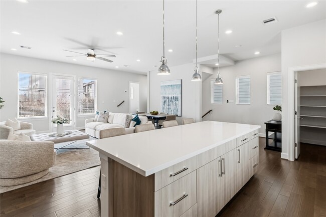 Building Photo - 1509 Elgin St