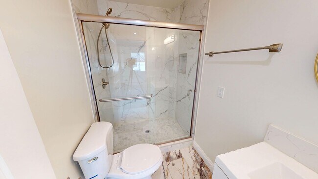 Building Photo - Modern 3-Bed/3-Bath Townhome
