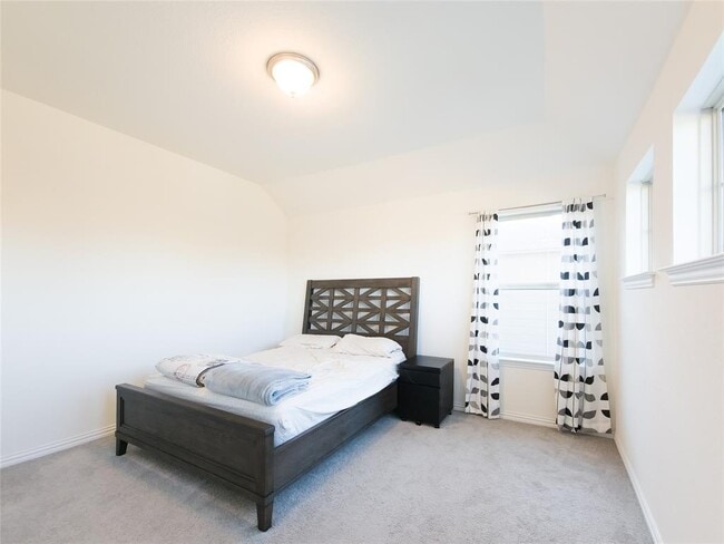 Building Photo - 627 Pheasant Hill Ln