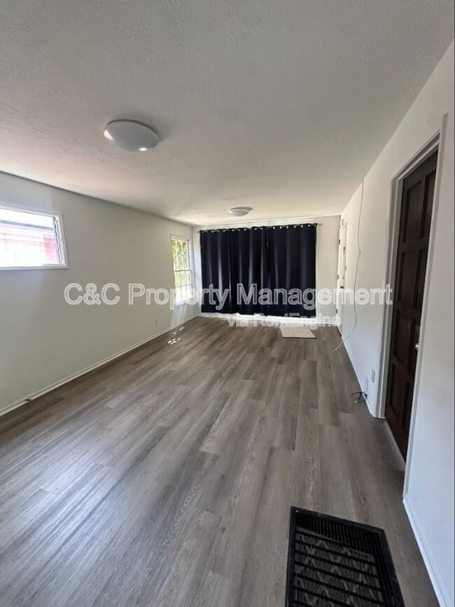 Building Photo - 117 19th St