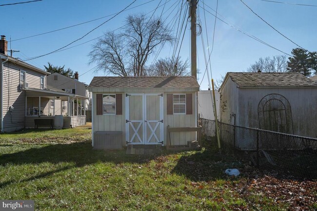 Building Photo - 312 N Hammonds Ferry Rd