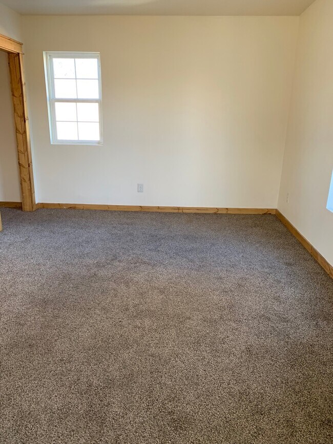 Building Photo - 213 S 28th St