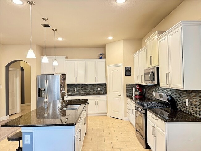 Building Photo - 15817 Rockingham St