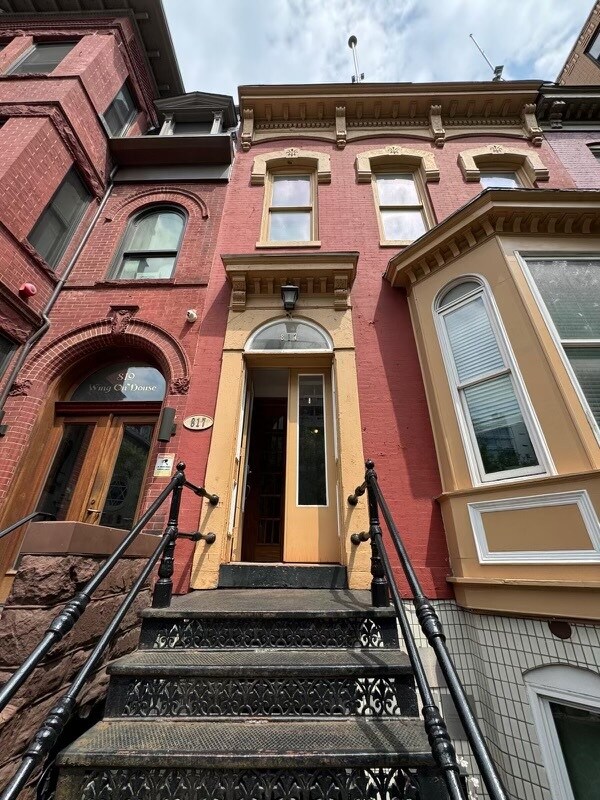 Building Photo - 817 6th St NW