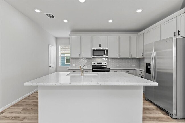 Building Photo - 100 Elm Br Trl