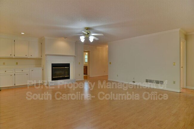 Building Photo - 517 Sparkleberry Ln