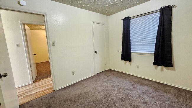 Building Photo - 8731 Croteau Dr