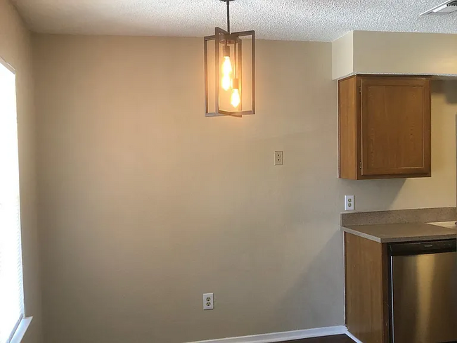 Building Photo - 5804 Tinsley Dr