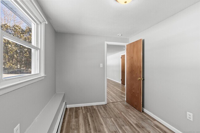 Building Photo - 8 Kings Rd