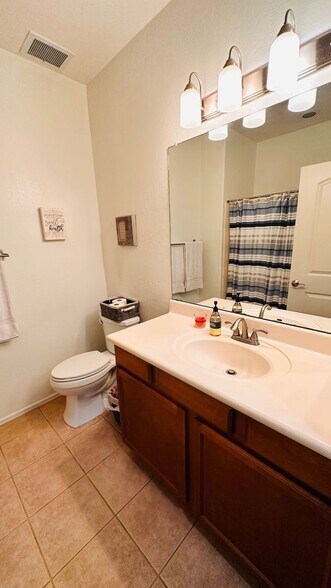 Building Photo - 10655 N 9th St