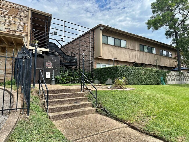 Building Photo - 3809 N Braeswood Blvd