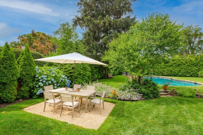 Building Photo - 135 Meeting House Ln